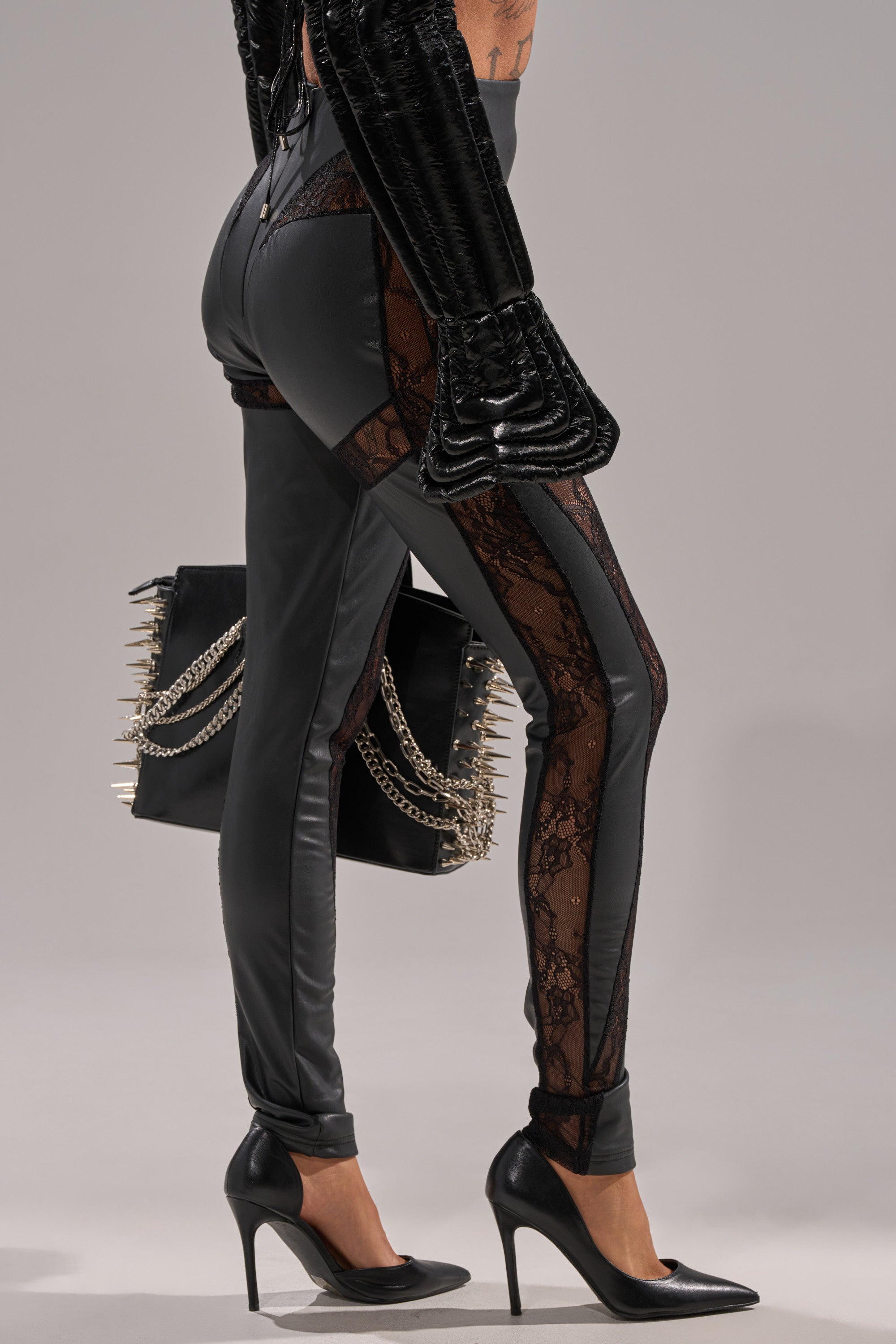 LACE DETAIL PANELED FAUX LEATHER LEGGINGS IN BLACK