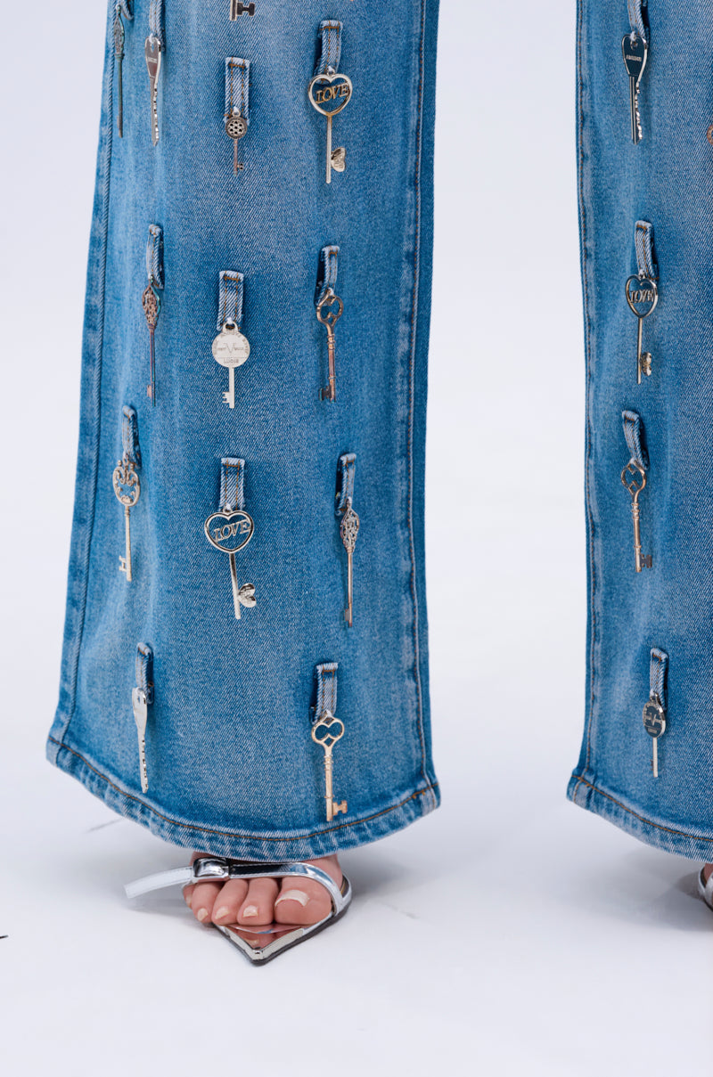 KEY TO THE CITY RELAXED FIT JEANS
