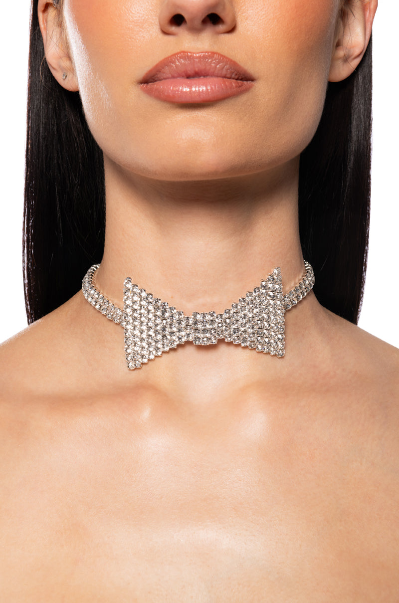 FEELIN FINE BOW CHOKER IN SILVER