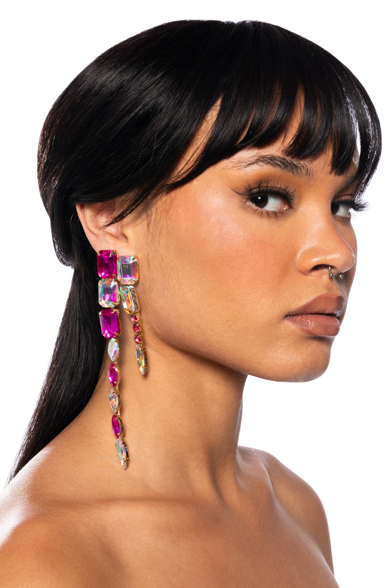 HIT THE TOWN EARRING IN PINK