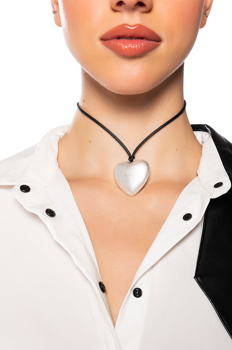 I AM THE TREND NECKLACE IN SILVER