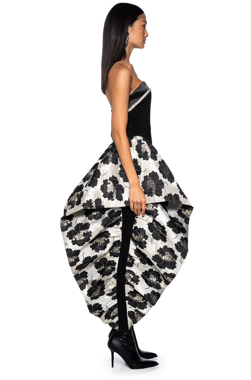 LA LA STRAPLESS FLARED JUMPSUIT