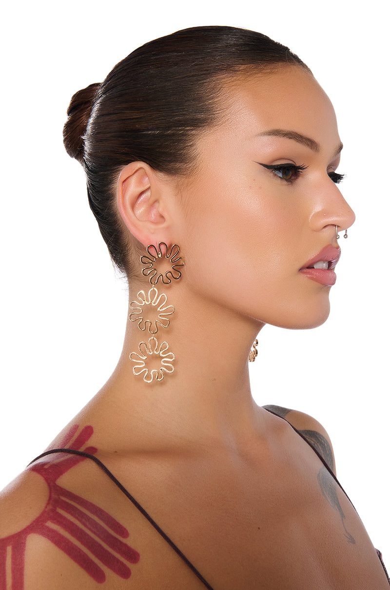 OUT IN THE SUN EARRING IN GOLD
