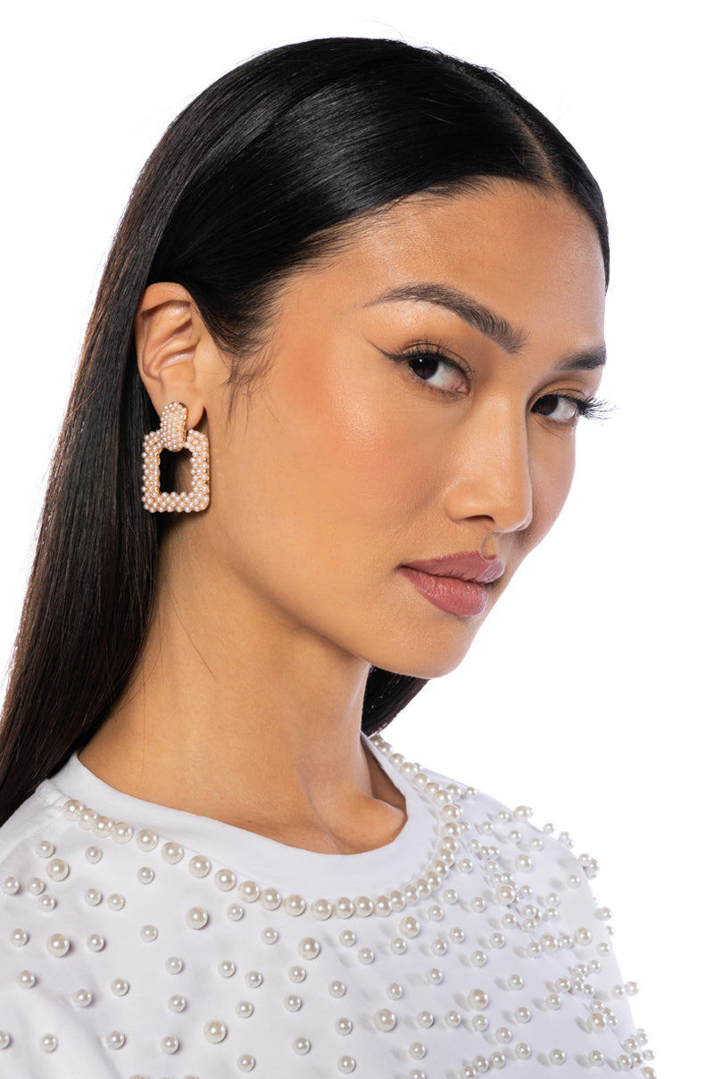PEARL QUEEN EARRING