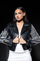 PEARL SHELLS ARM EMBELLISHED MOTO