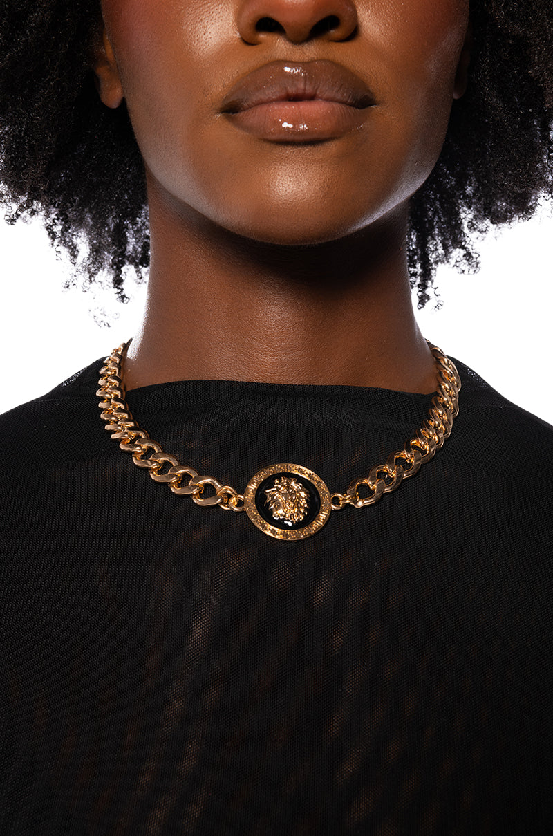 ROARING PENDANT NECKLACE