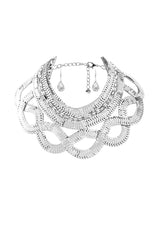 TURNING HEADS NECKLACE
